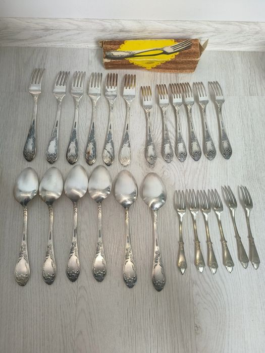 Посребрени прибори за хранене