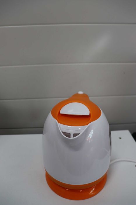 Eлектрическа кана Maestro, бяло оранжево пластмаса 1100W 1 литър