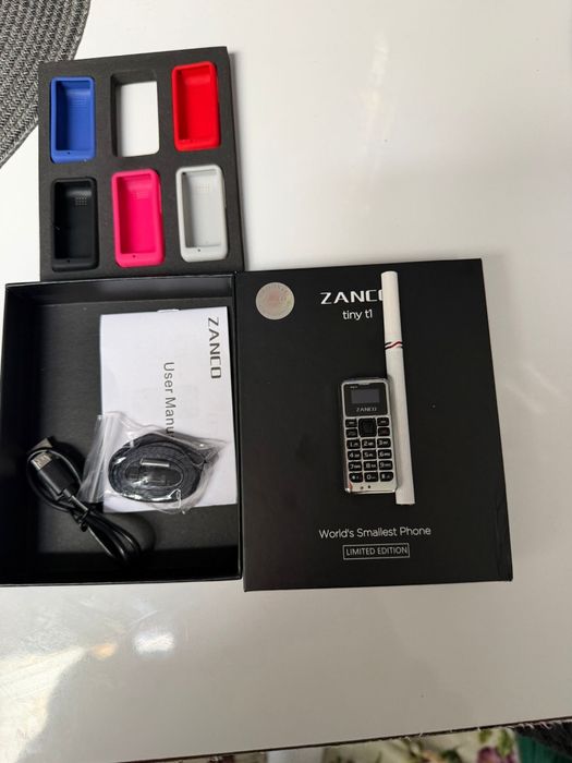 Telefoane minuscule cu cartela