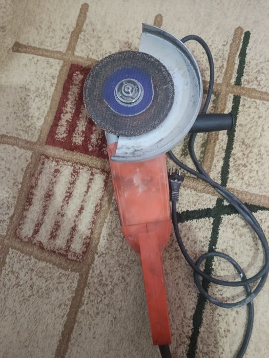 Болгарка большая.