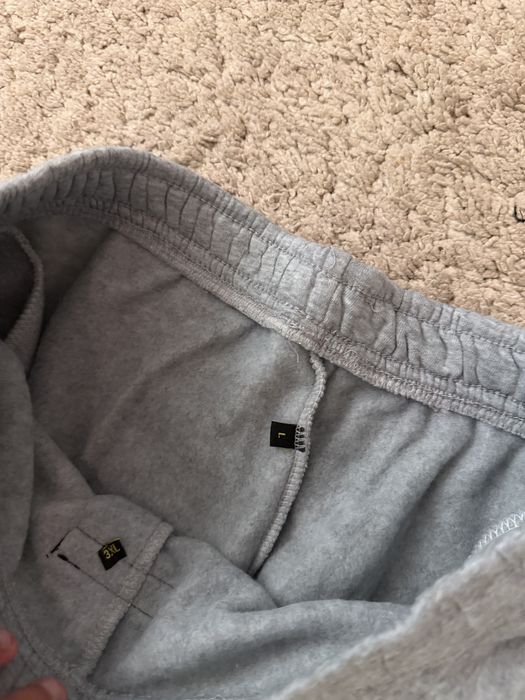Pantaloni essentials gri