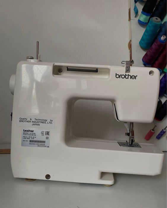 Бытовая машинка Brother