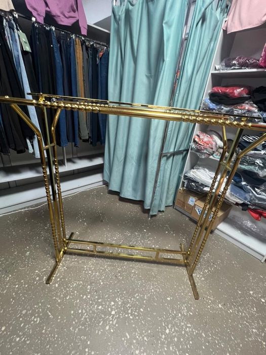 Стойка вешалка золотистая