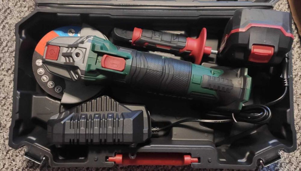 ПРОМО Комплект акумулаторен ъглошлайф Parkside с батреия и зарядно 4А