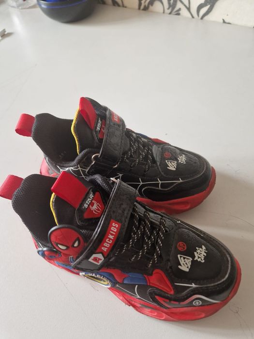 Детская обувь с подсветкой