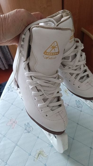 фигурные коньки,в идеальном  состоянии.