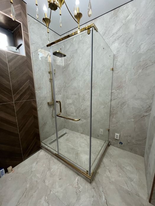 Стеклянные душевые кабины