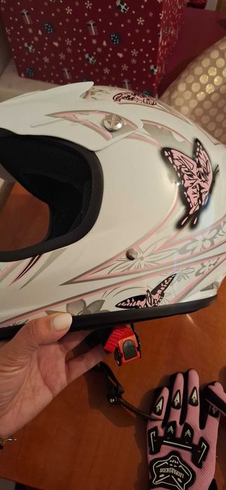 Детска каска и ръкавици