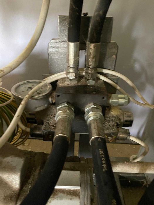 Presă hidraulică pentru brichetat rumeguș