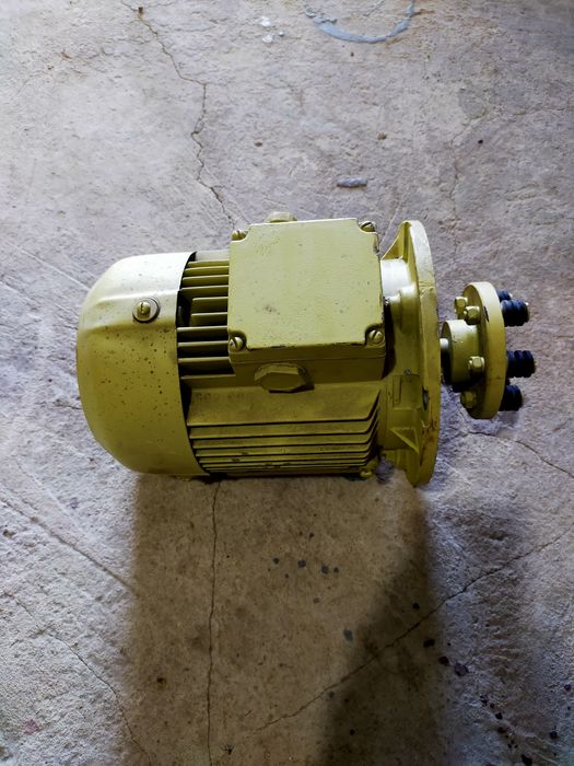 Продам асинхронный двигатель 380В.