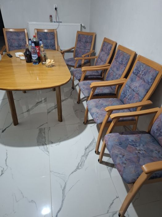 Scaune cu masa din lemn