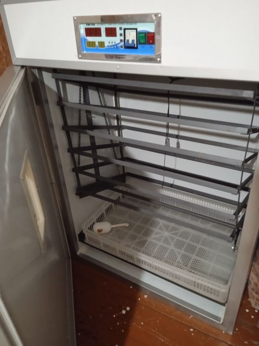 В Продажа 2 Инкубатора