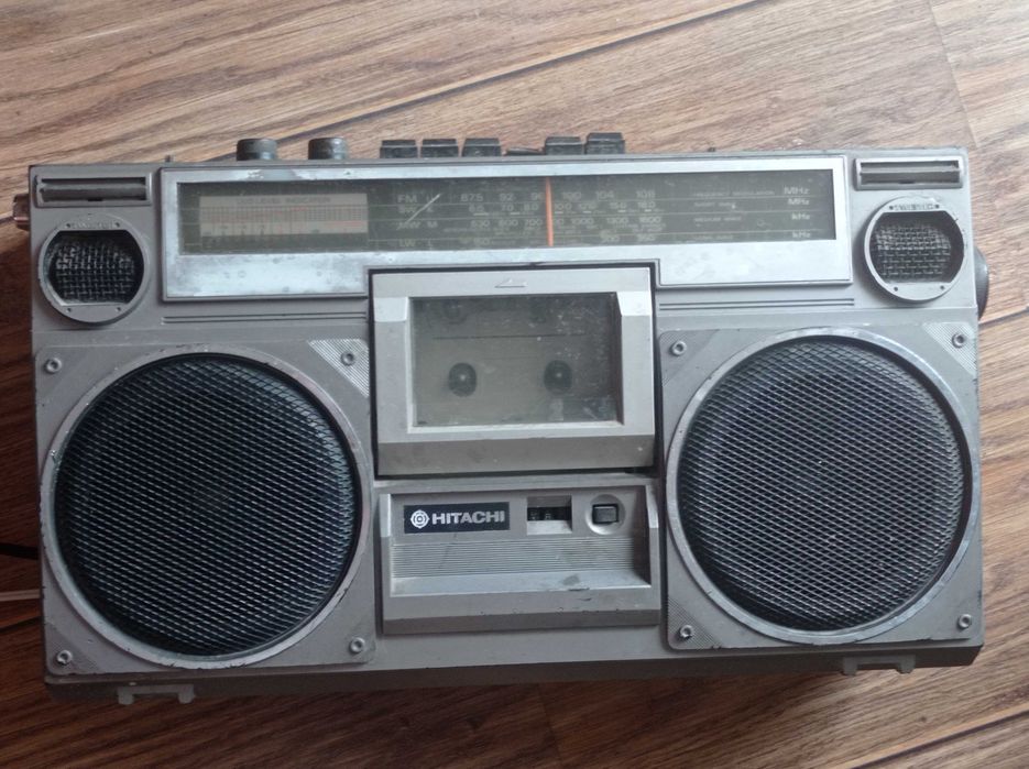 Продавам Ретро Радио Касетофони Hitachi Хитачи от 80те 2бр