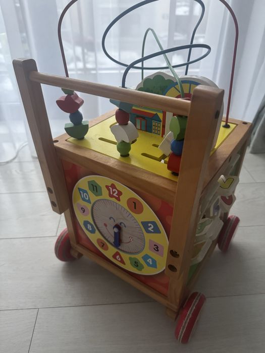 Antemergator din lemn cu cutie de depozitare jucarii