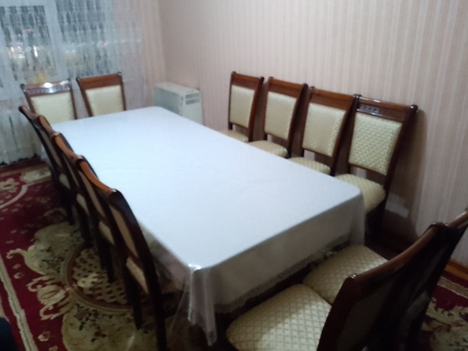 Mehmonxona uchun stol va 12 stul