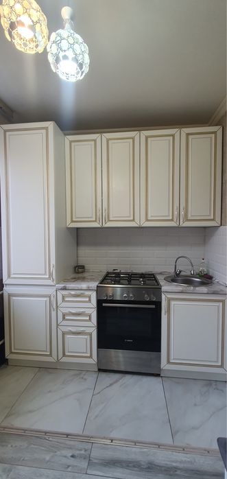 Продам кухонный гарнитур 2.20 м МДФ краска