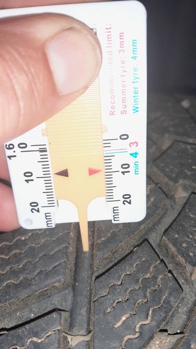 Гуми  195/65/15 с железни джанти от ауди 80 в4