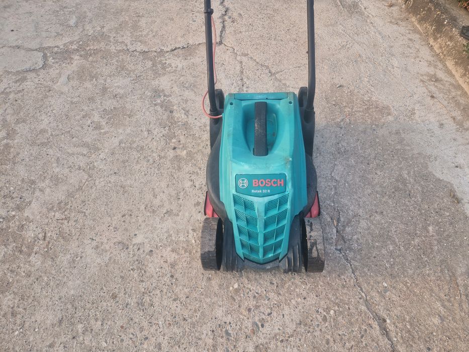 Bosch косачка rotak 32