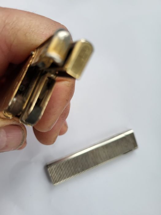 Brichete zippo defecte si super plate vechi metalice
