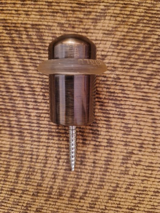 Ограничитель / фиксатор для двери