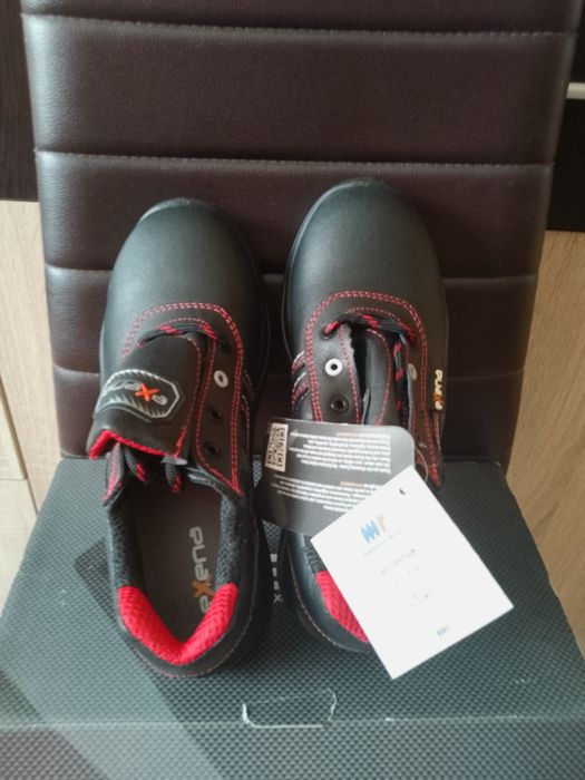 Работни обувки с метални бомбета/нови