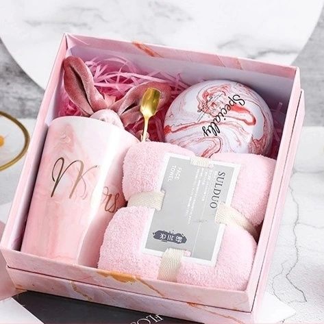 Продам подарочный набор 7500