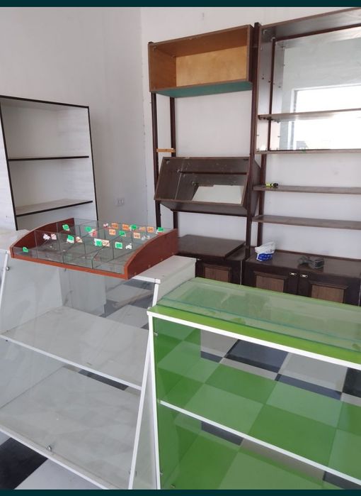 Автозапчасти и полки. Готовый бизнес