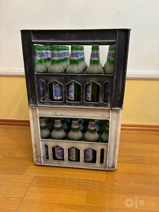 2 ящика пустых бутылок от газированной воды
