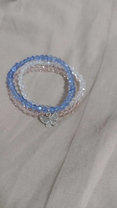 Ръчно изработени гривни и обеци