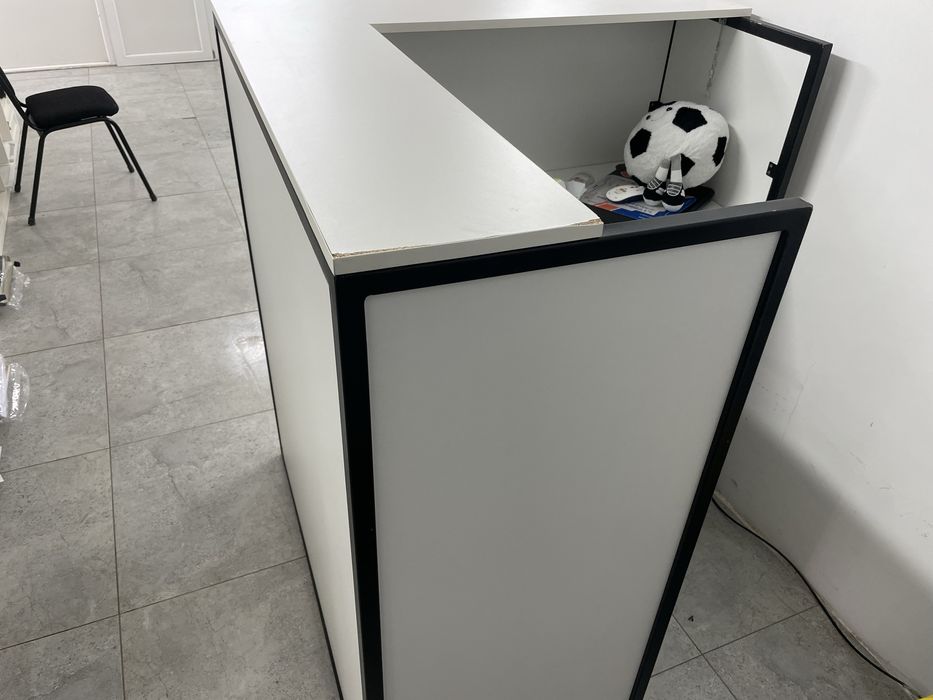 продается Ресепшен и стелаж