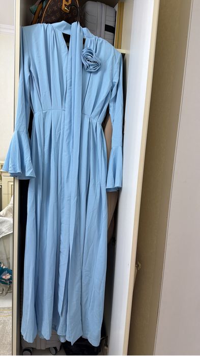 Киімдер сатылуда