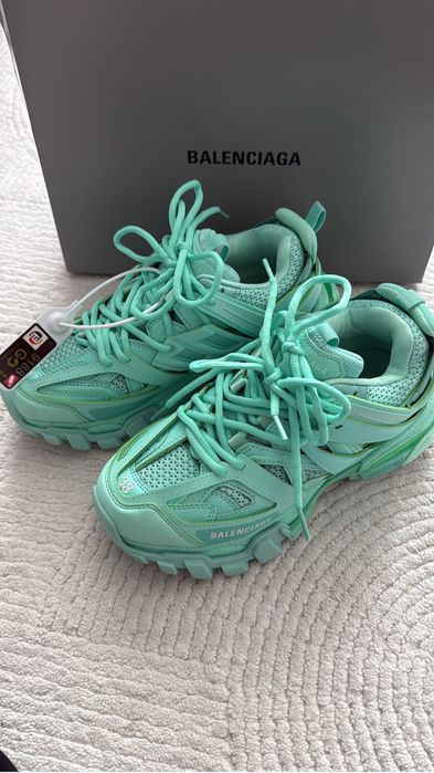 Balenciaga track