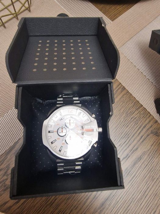 Чисто нови часовници Diesel