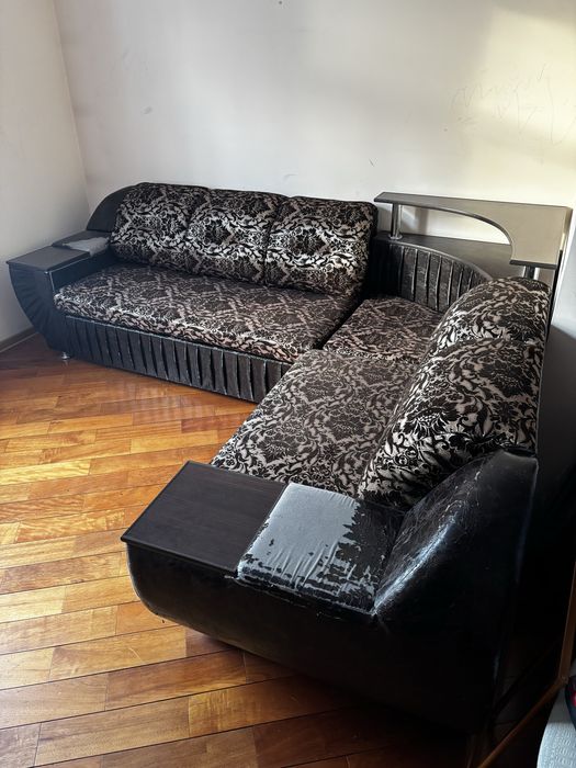 Диван - кровать, с отсеком для хранения одеял