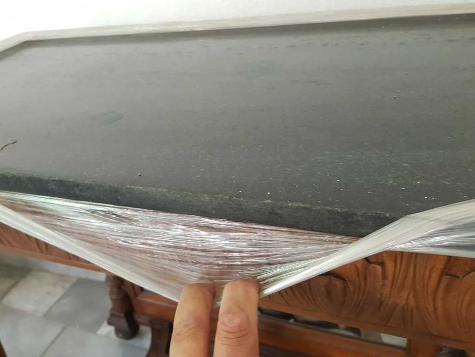 Уникална ръчно резбована дървена мебел с черен гранит и огледало маса