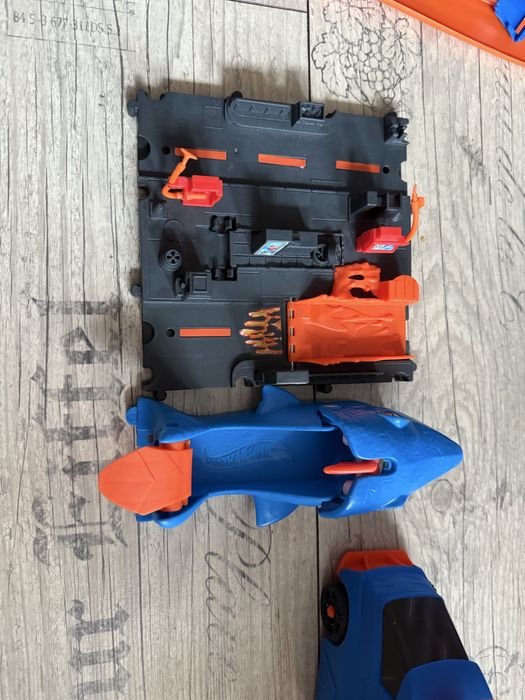 Hot wheels monster truck писти