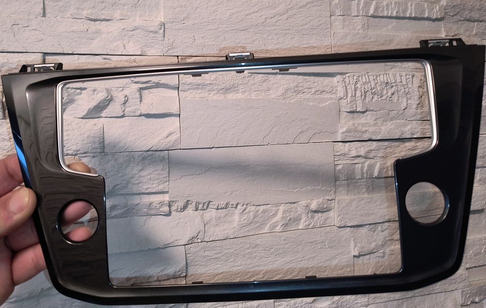 Рамка ,дисплей за навигация тигуан 2