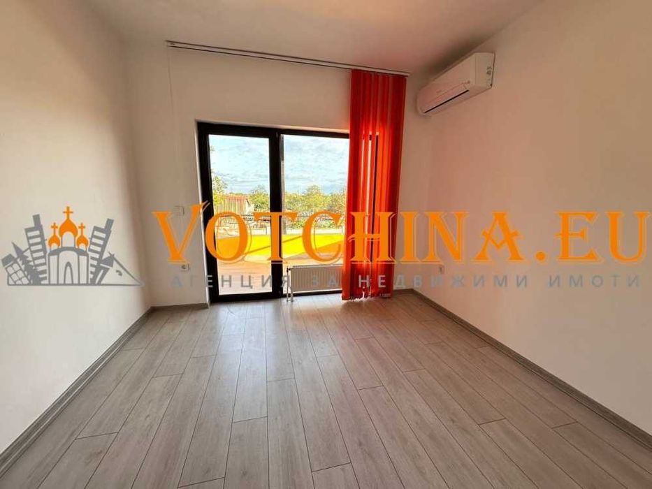 Двуетажна къща с просторен двор в село Соколово!