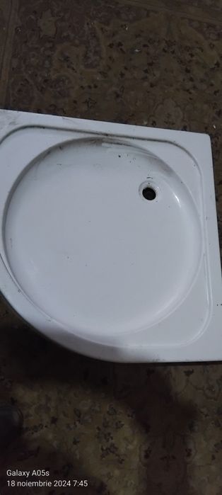 Vand cada dus semirotunda