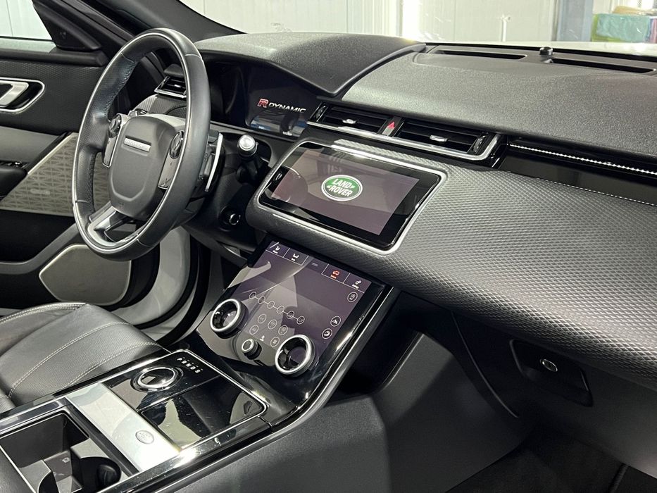 Land Rover Range Rover Velar D300 SE/300 CP. R-Dynamic. Achiziție România la 0 Km. Km reali.