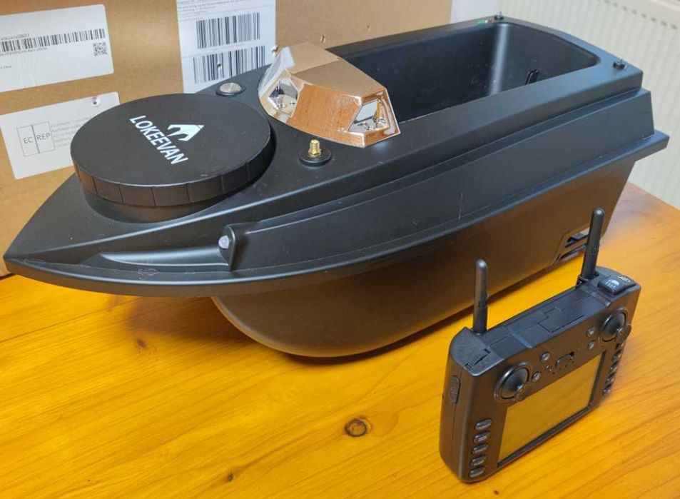 Продавам лодка за захранка  LOKEEVAN V030