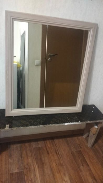 Зеркало в раме настенное новое