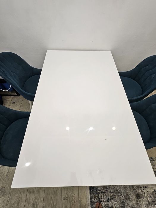 Стол кухонный белый стильный