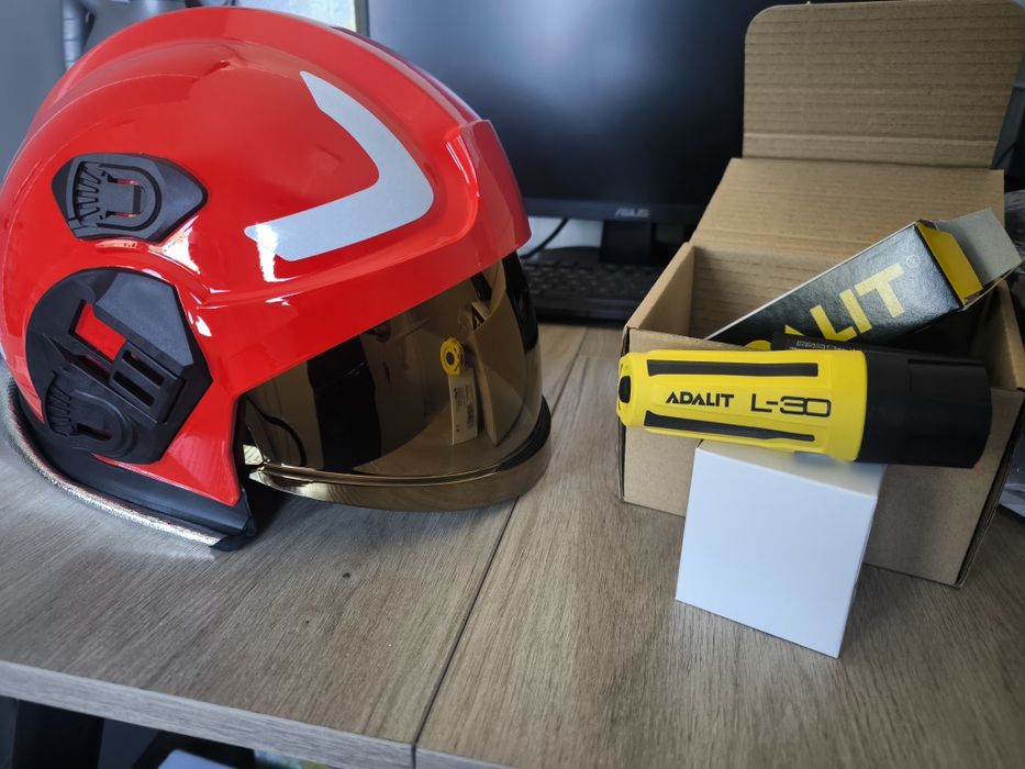 Echipamente individuale de protectie lanterna casca pompieri psi