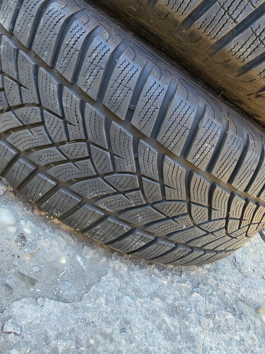4 бр зимни 225/55/17 Goodyear 21г