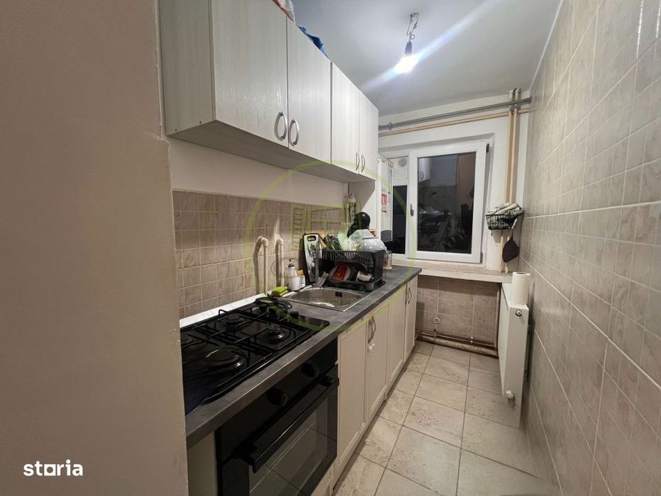 Apartament 3 camere, semidecomandat, cartier Craiovita Noua, zona Oriz