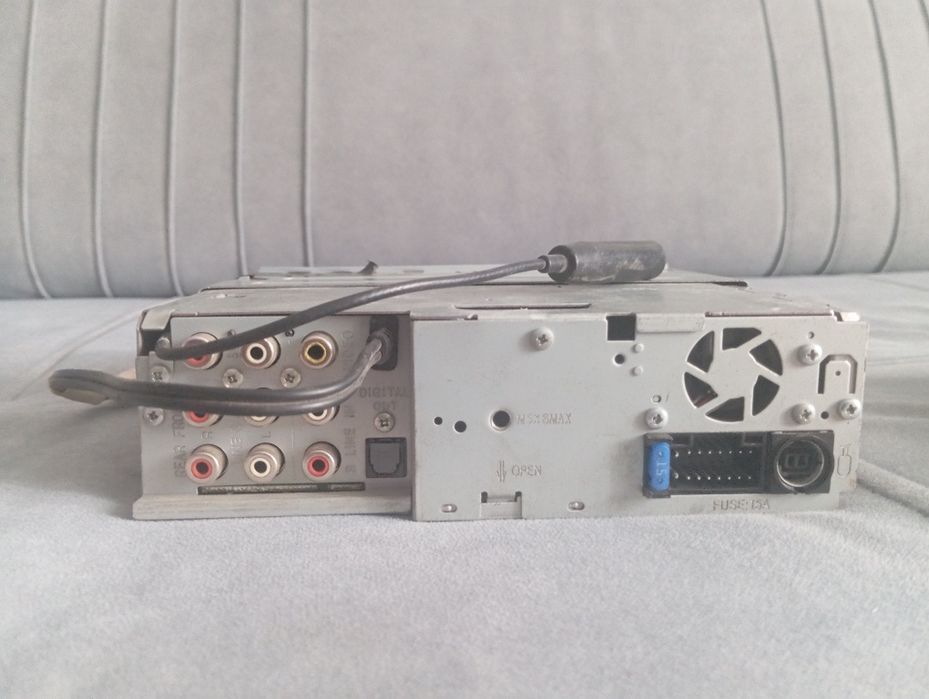 Продаётся магнитола JVC