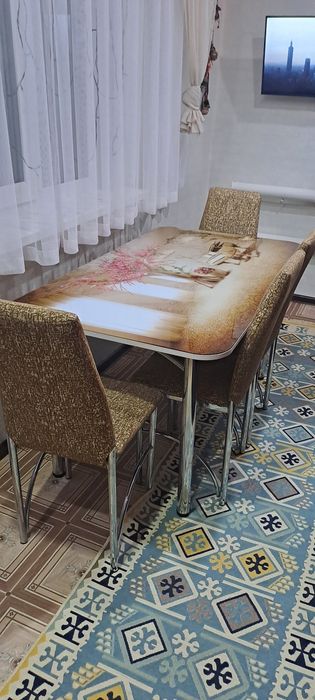 Продам комплект стол  стекло с рисунком + 4 с