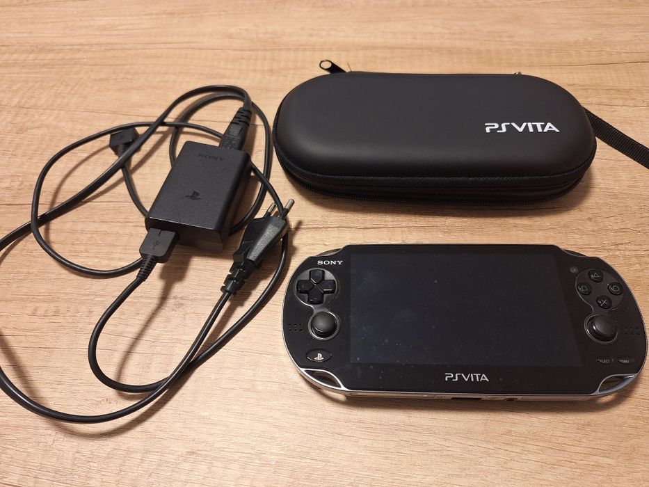 Vând consolă Playstation Vita modată cu card 256GB