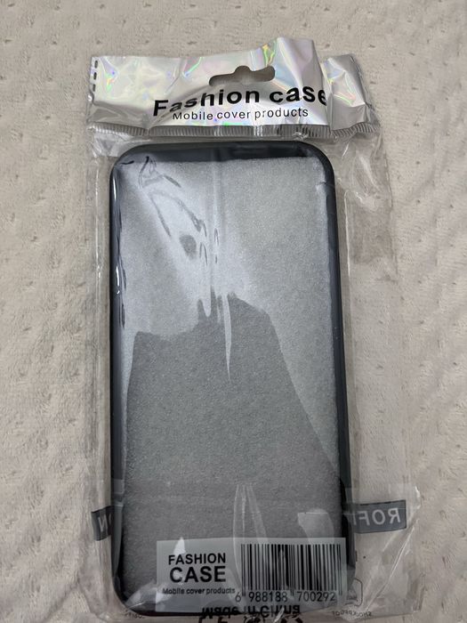 Продам чехлы на Айфон 13